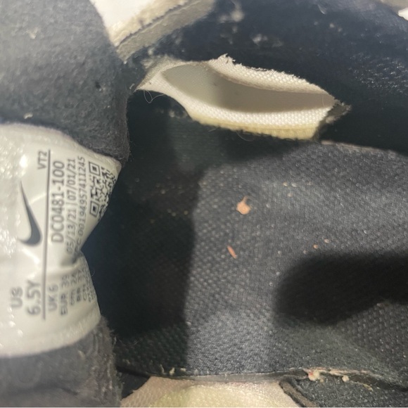 Nike Men's Black and White Sneakers - Picture 5 of 5